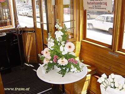 Blumen am Hochzeitstisch